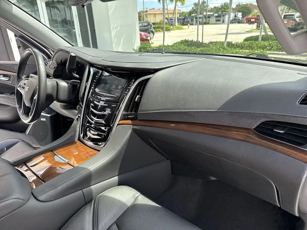 Used 2020 Black Raven Cadillac Luxury image 32