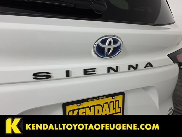Used 2022 White Toyota XLE image 11