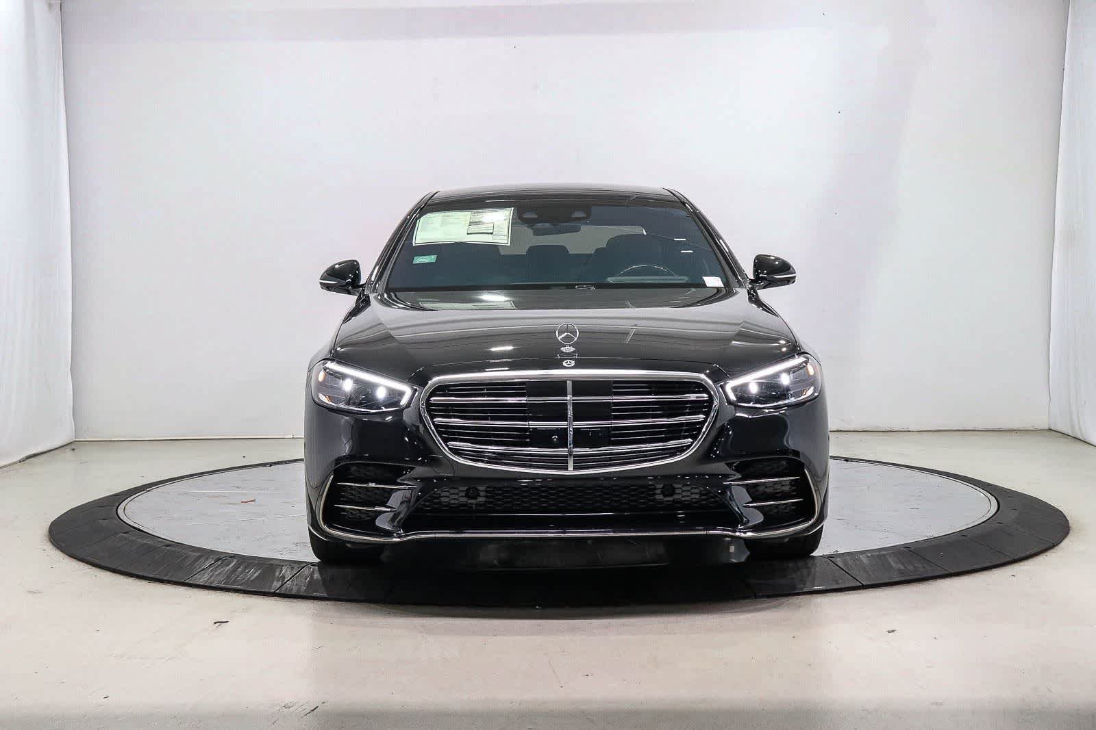 New 2026 Black Mercedes-Benz S 580e image 6