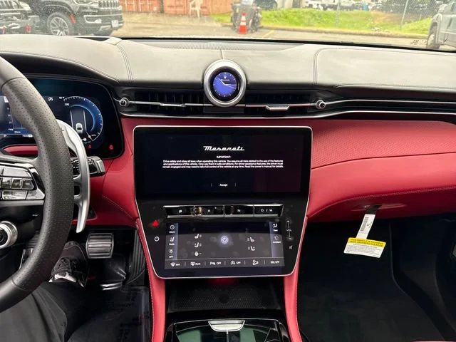 Used 2025 Bianco Maserati Modena image 21