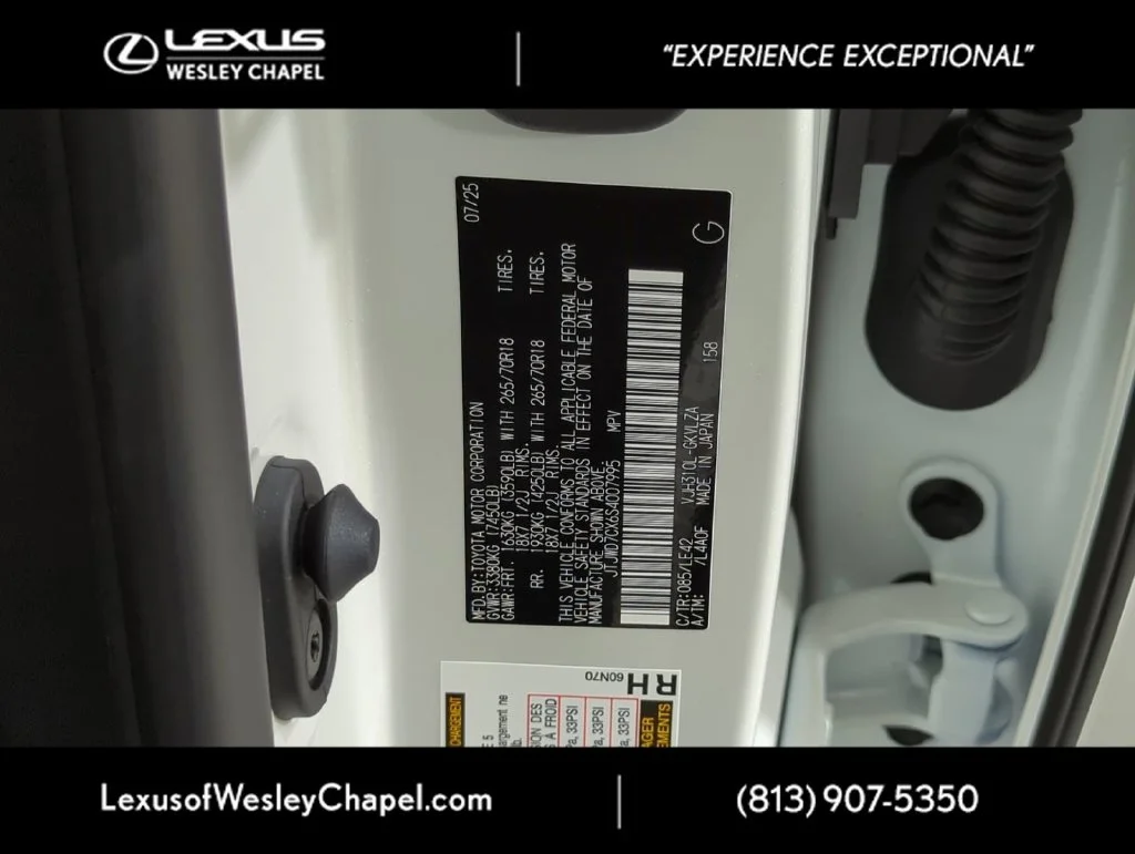 Used 2025 White Lexus 700H image 34