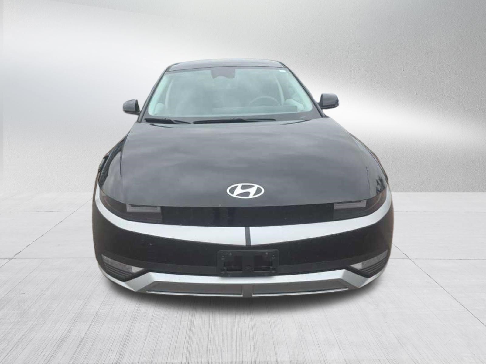 Used 2024 Abyss Black Hyundai SEL image 2