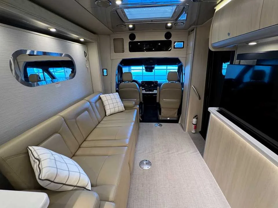 New 2025 Hightech Silver Premium Metallic AIRSTREAM  image 23