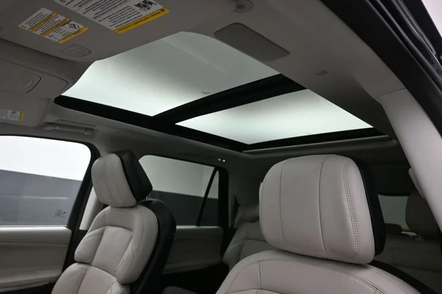 Used 2025 Blue Lincoln Reserve image 21
