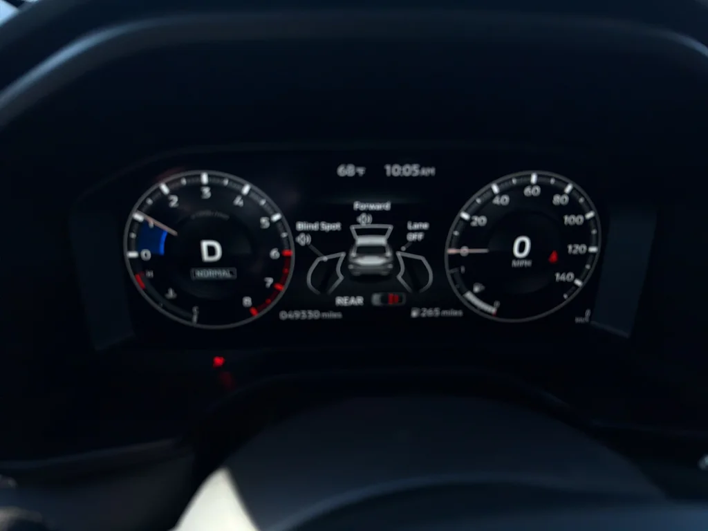 Used 2023 Black Diamond Mitsubishi SE image 9