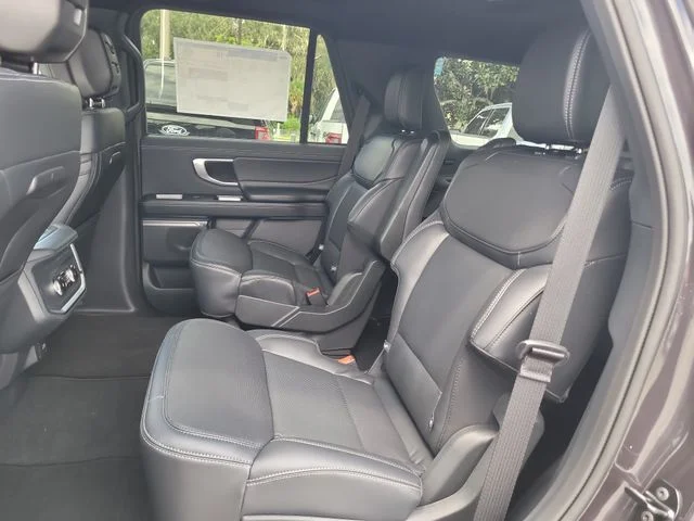 New 2027 Gray Metallic Ford Platinum image 15