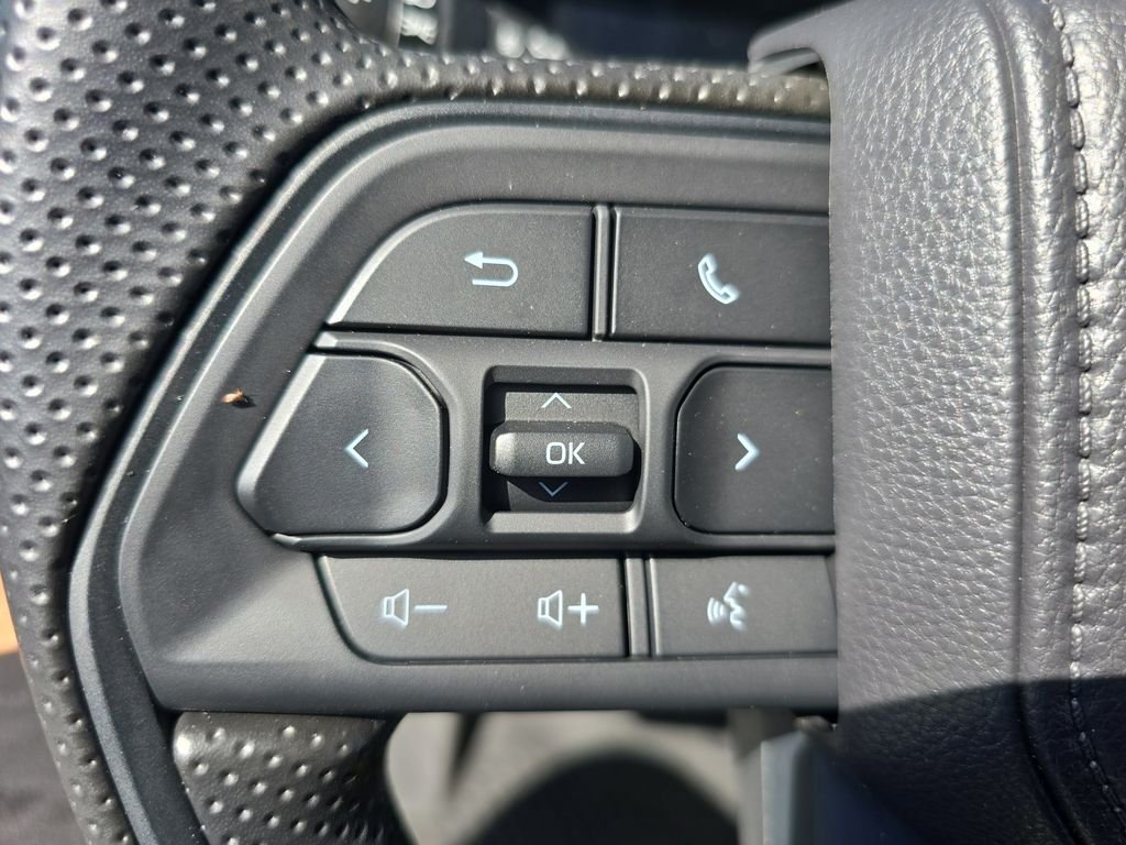 2025 Toyota Tacoma SR5 - Photo 18