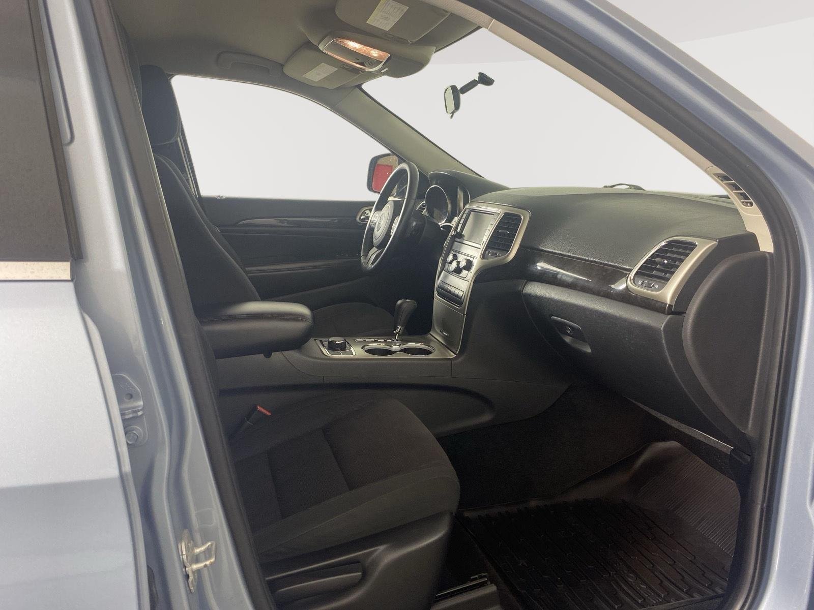 Used 2012 Winter Chill Pearl Jeep Laredo image 14