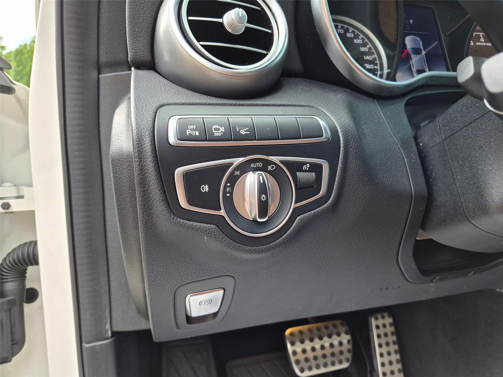 Used 2018 designo Diamond White Metallic Mercedes-Benz AMG® C 43 image 14