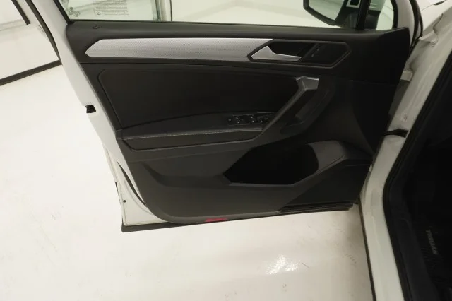 Used 2022 WHITE Volkswagen S image 17