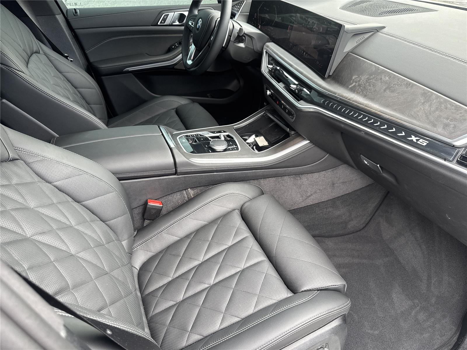 Used 2026 Skyscraper Grey Metallic BMW sDrive40i image 35