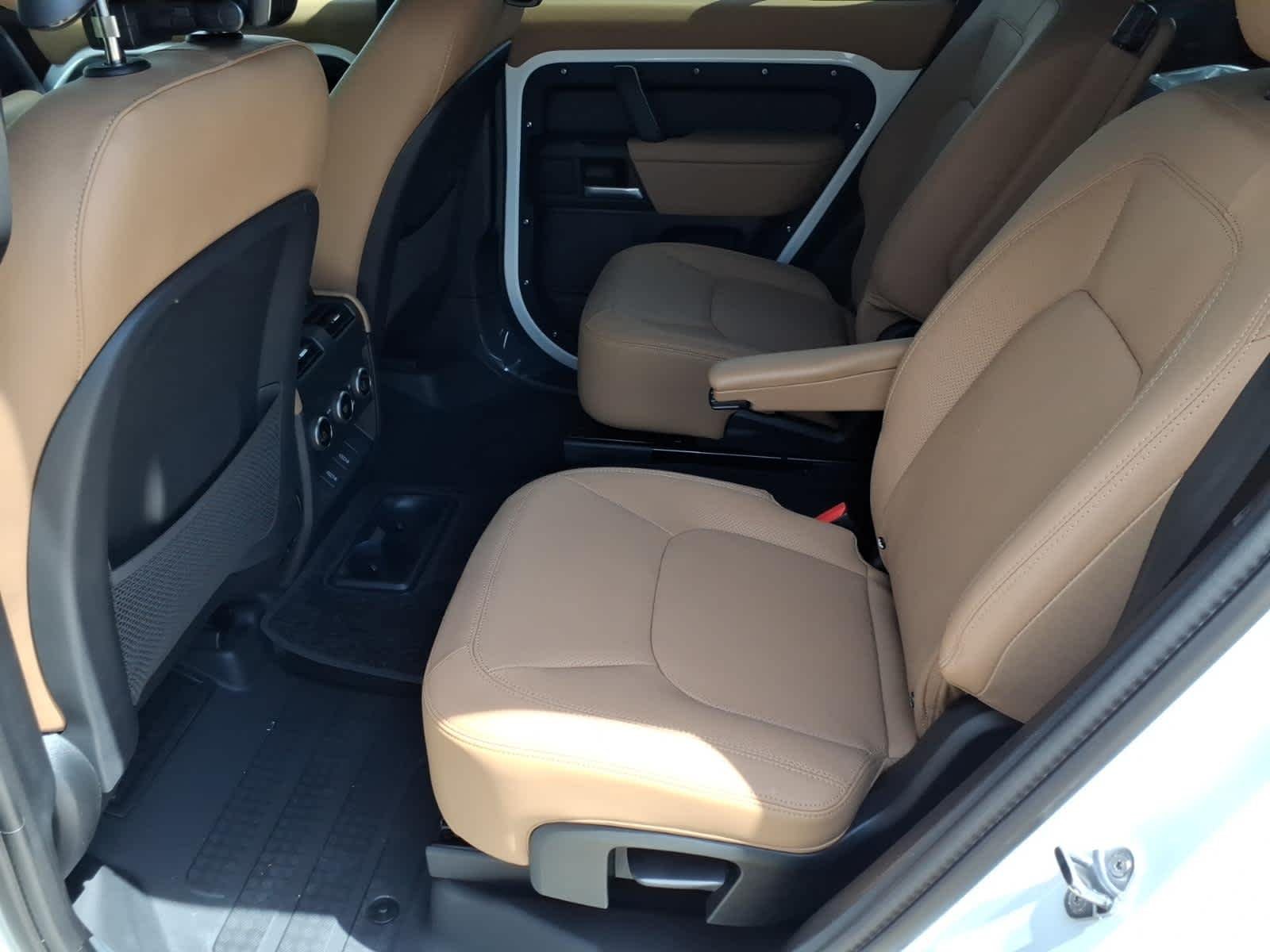 New 2026 Fuji White Land Rover X-Dynamic SE image 21