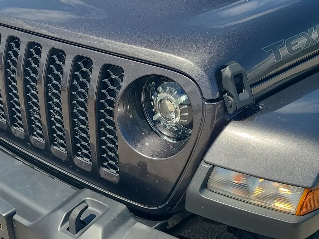 Used 2023 Granite Crystal M Jeep Sport S image 23