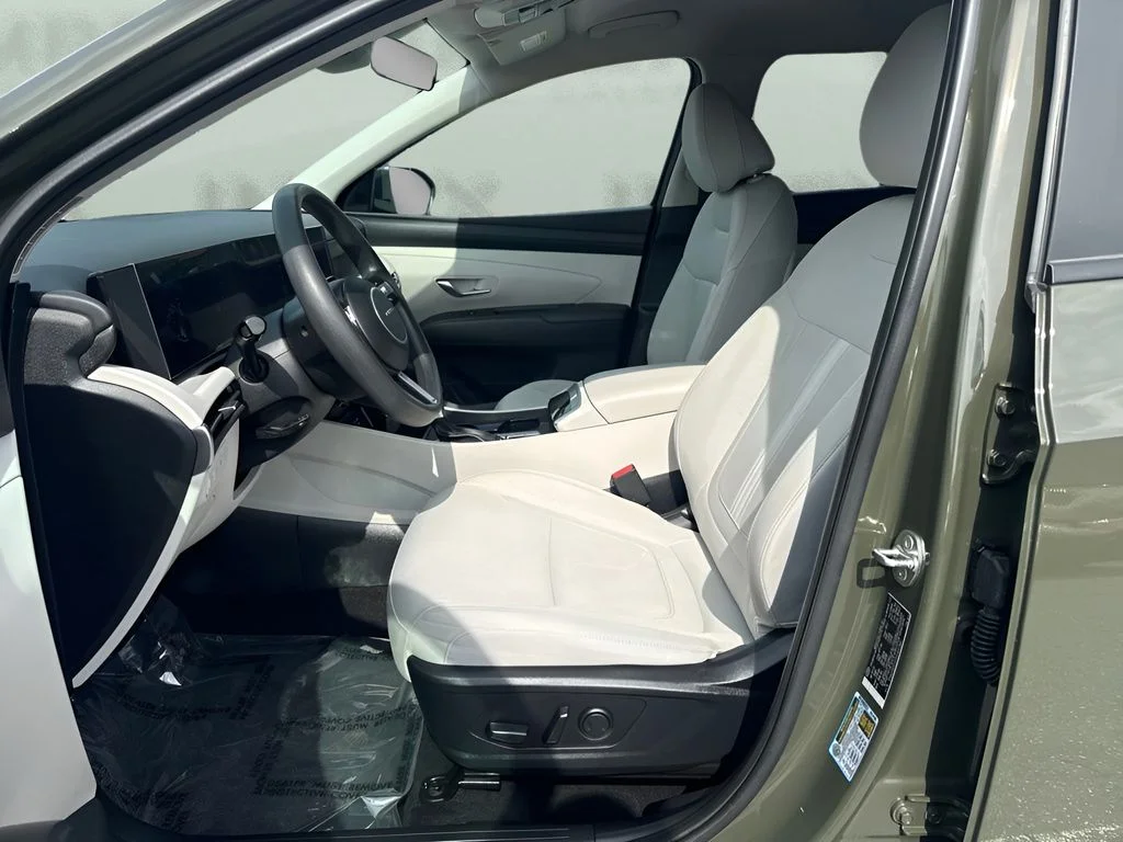 Used 2025 Green Hyundai SEL image 9
