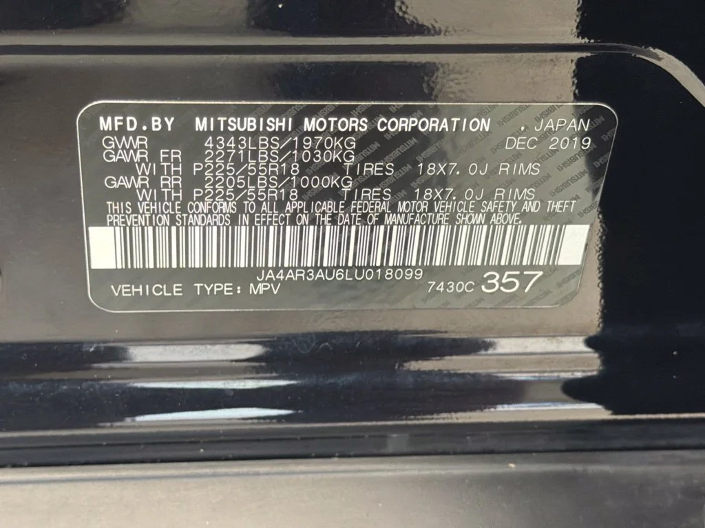 Used 2020 Black Mitsubishi  image 30
