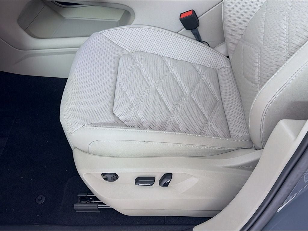 New 2026 Pure Gray Volkswagen 2.0T SE w/Technology 4MOTION image 18