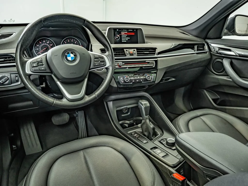 Used 2017 Alpine White BMW xDrive28i image 31