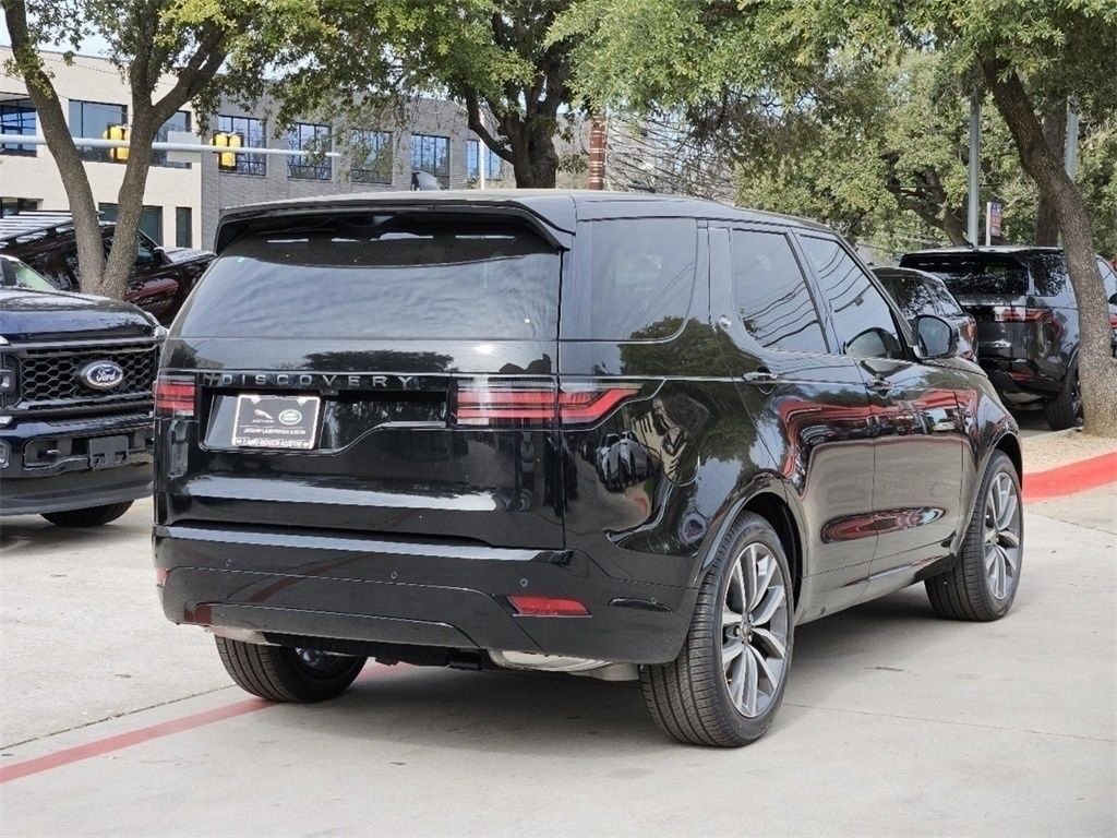 Certified Used 2025 Santorini Black Metallic Land Rover Dynamic SE image 5