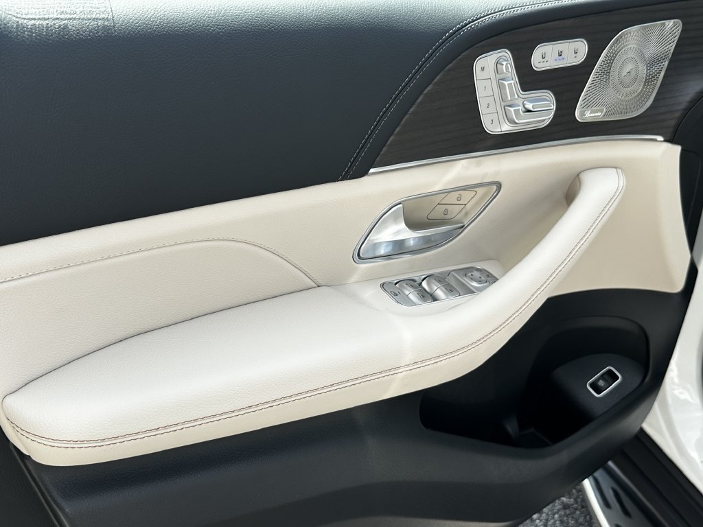 New 2027 MANUFAKTUR Moonlight White Metallic Mercedes-Benz GLS 450 image 49