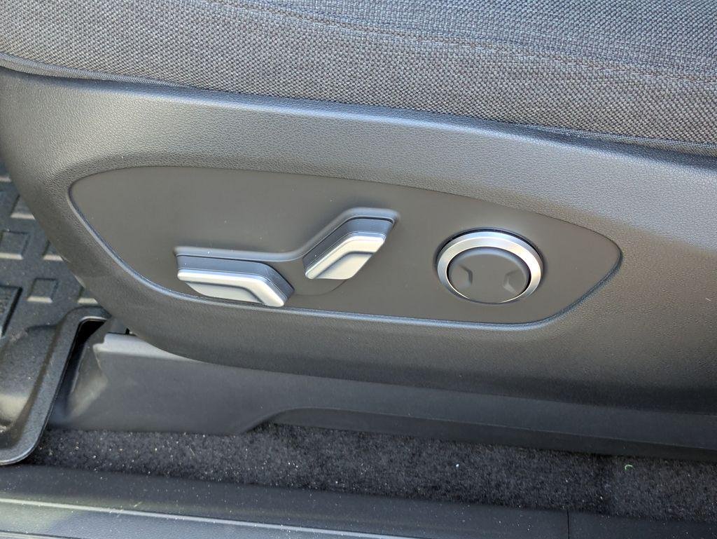New 2026 Blue Hyundai SE image 22