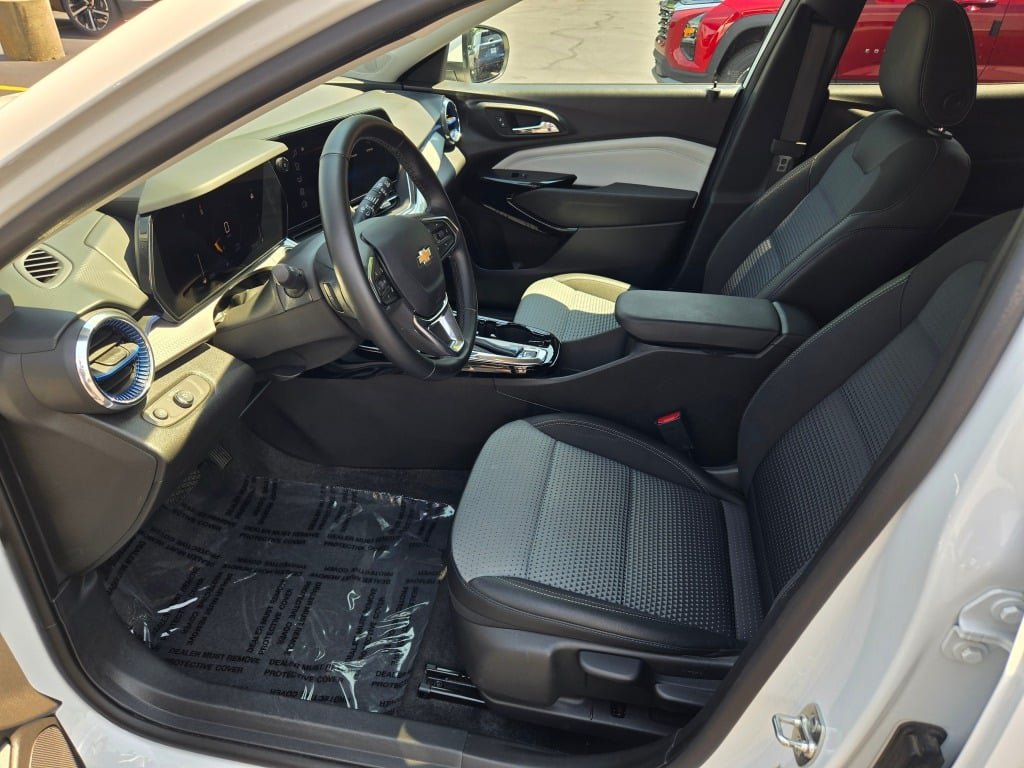 2025 Chevrolet Trax LT - Photo 20