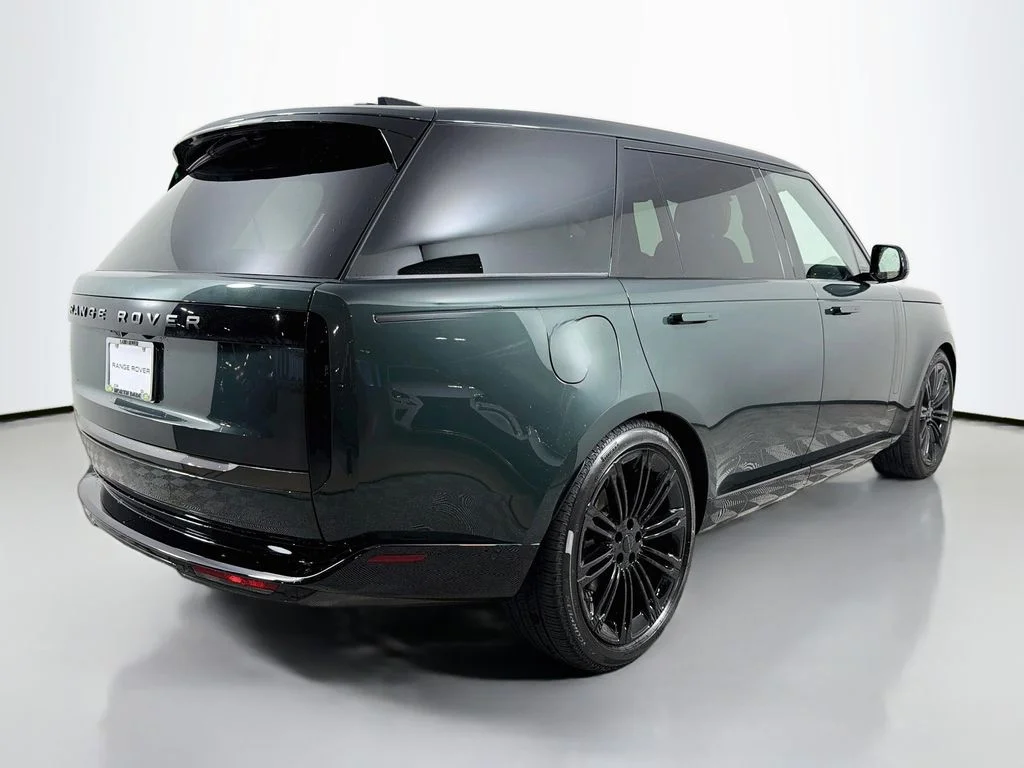 New 2026 Belgravia Green Land Rover SE 7 Seats image 5
