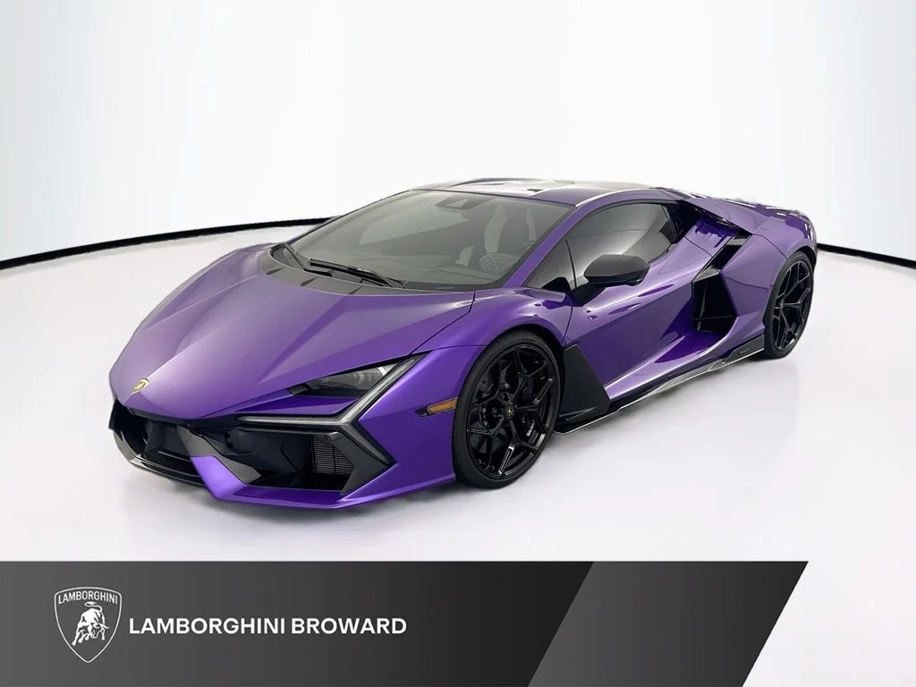Used 2024  Lamborghini  image 1