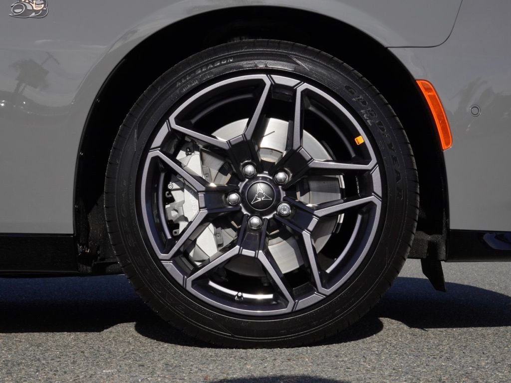 New 2026 Destroyer Gray Exterior Paint Dodge R/T Scat Pack image 9