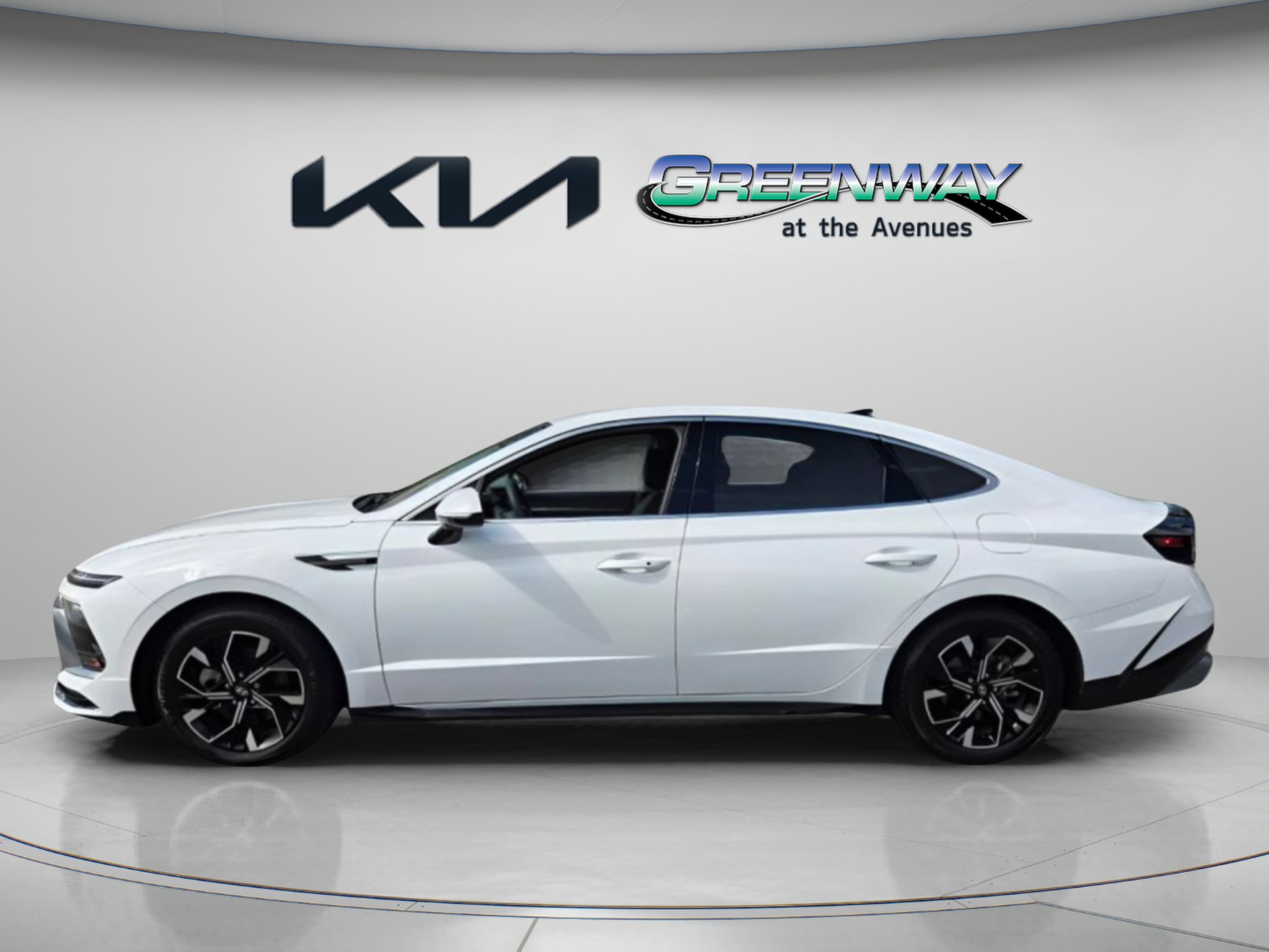 Used 2024 Serenity White Hyundai SEL image 4