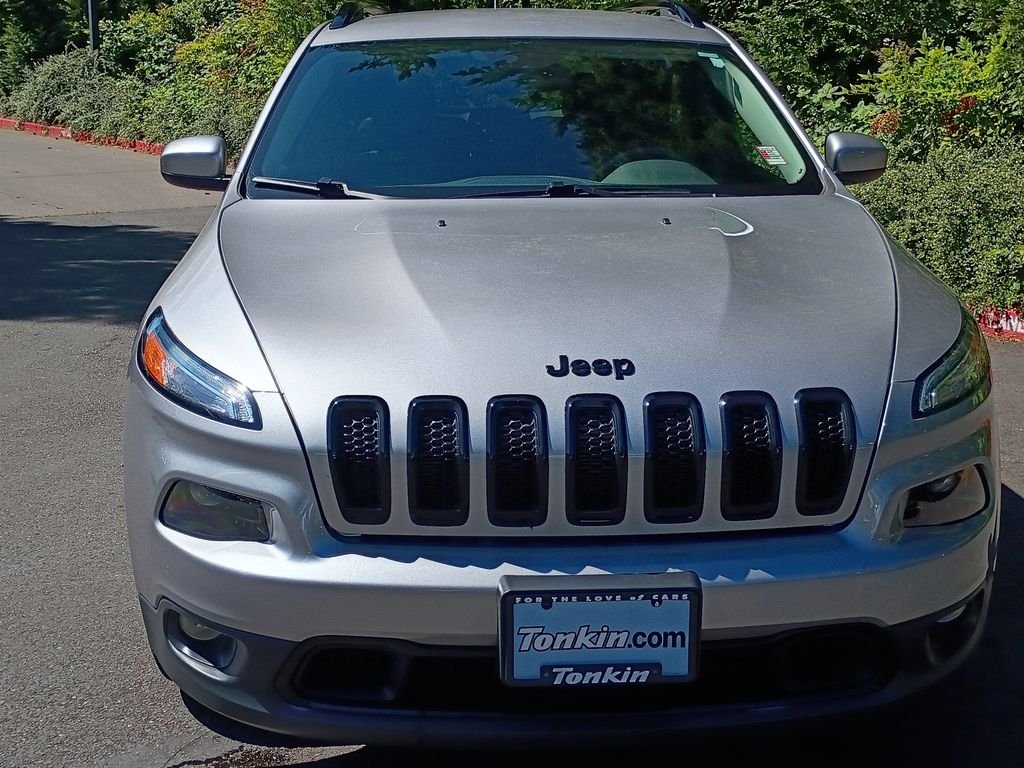 Used 2018 Billet Silver Metallic Clearcoat Jeep Latitude image 12