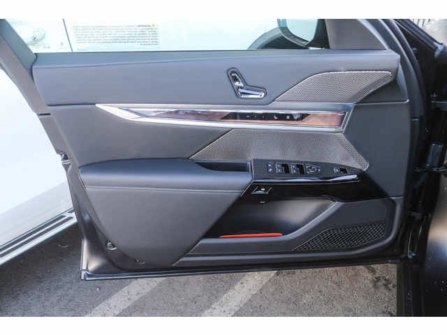 Used 2026 Frozen Deep Grey BMW 760i xDrive image 17