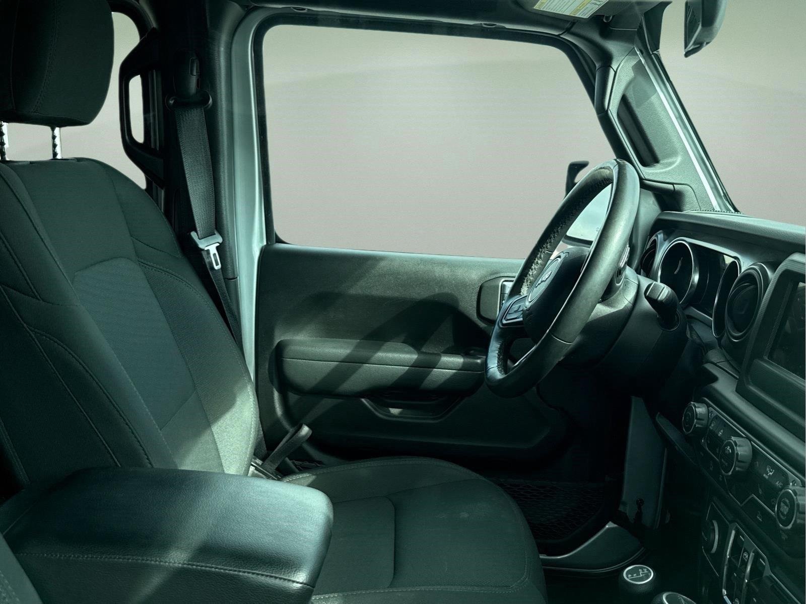 Used 2022 Silver Zynith Clearcoat Jeep Sport S image 24