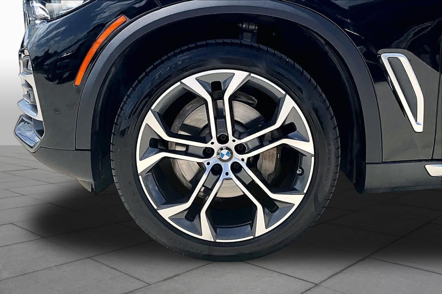 Used 2020 Jet Black BMW xDrive40i image 11