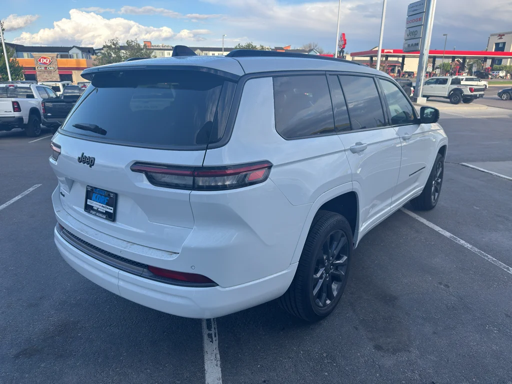 New 2026 Bright White Clear-Coat Exterior Paint Jeep Limited Reserve image 5