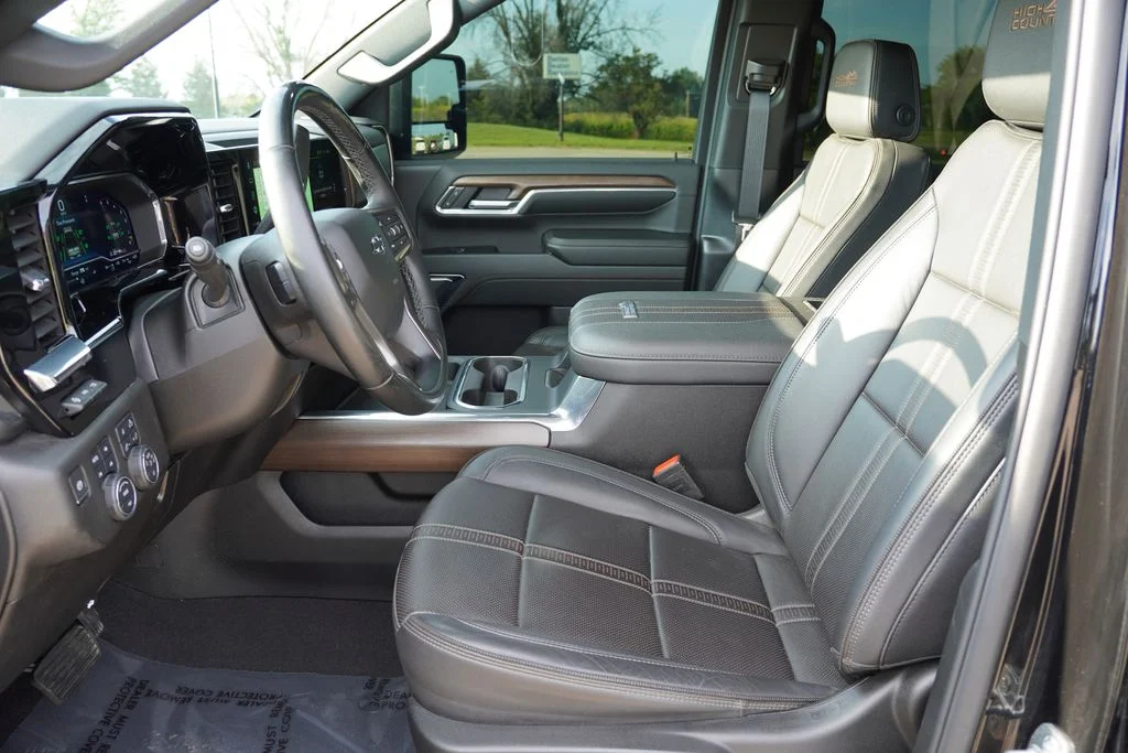 Used 2024 Black Chevrolet High Country image 17