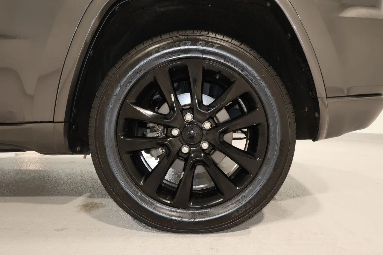 Used 2021 Gray Jeep Laredo X image 20