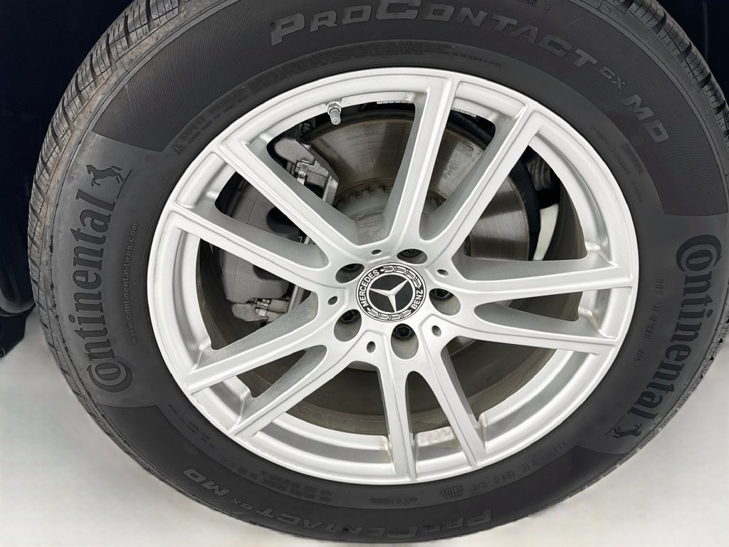 Certified Used 2026 Polar White Mercedes-Benz GLC 300 image 31