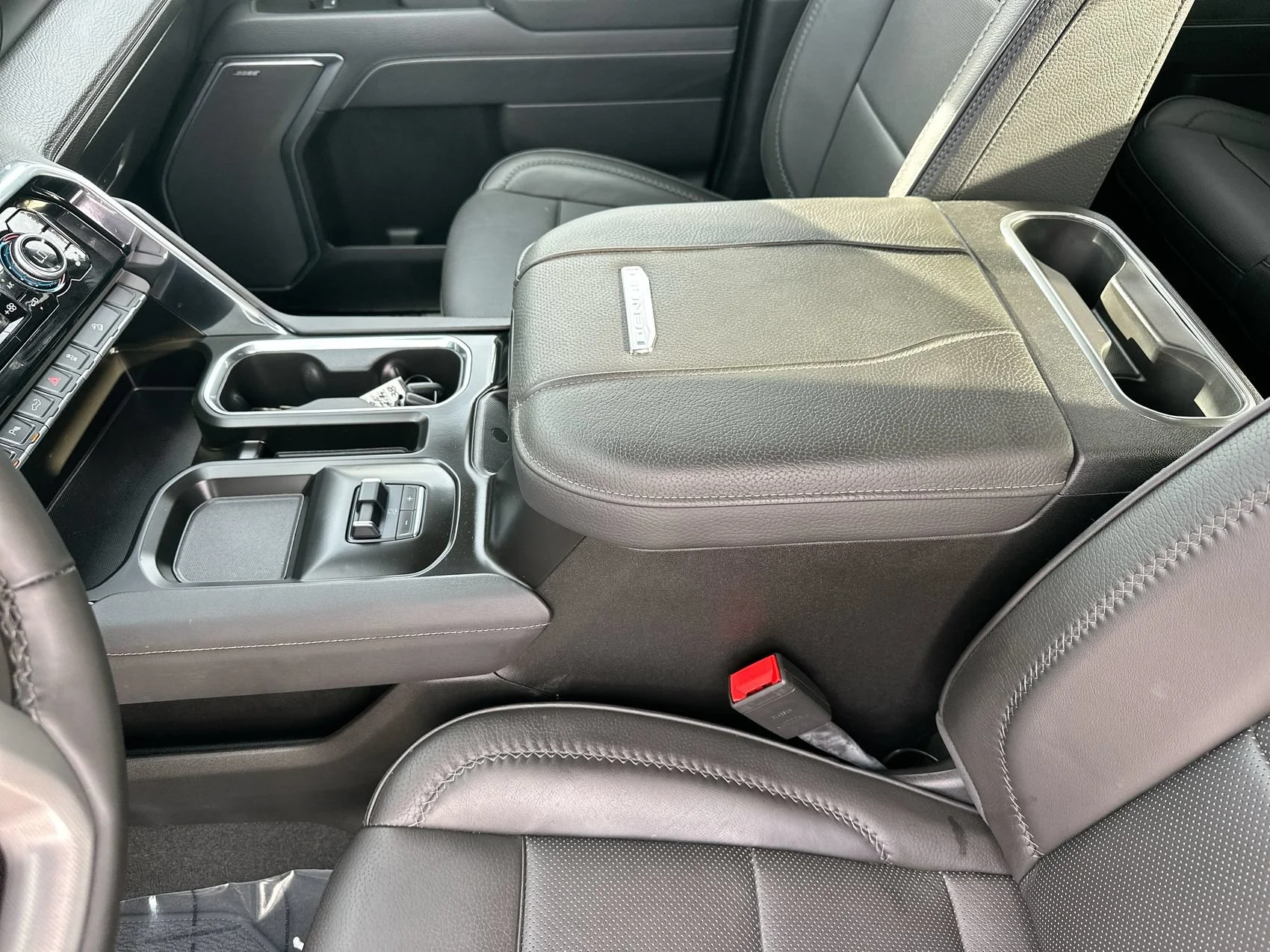 Used 2025 White GMC Denali image 21