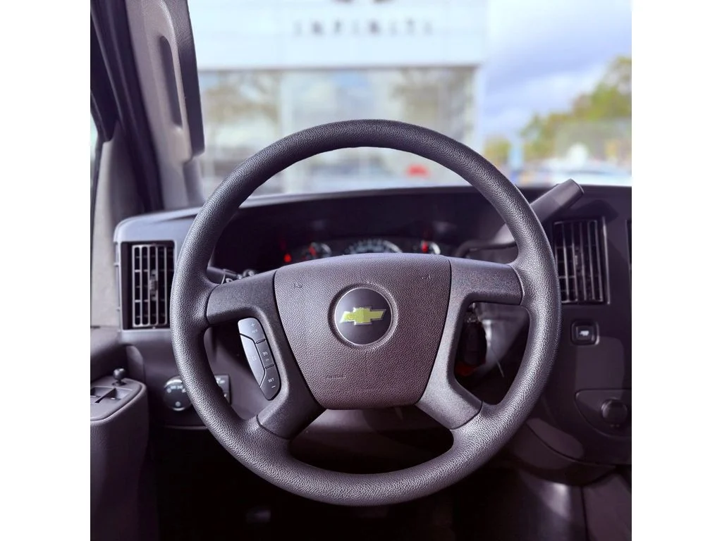 Used 2025 Summit White Chevrolet LT image 16