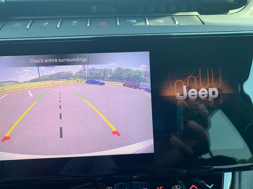 New 2026 Silver Zynith Exterior Paint Jeep Laredo Altitude image 19