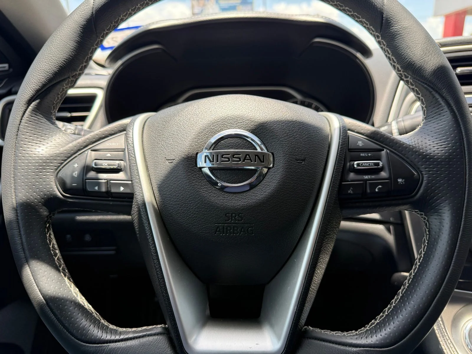 Used 2018 Red Nissan 3.5 SL image 10