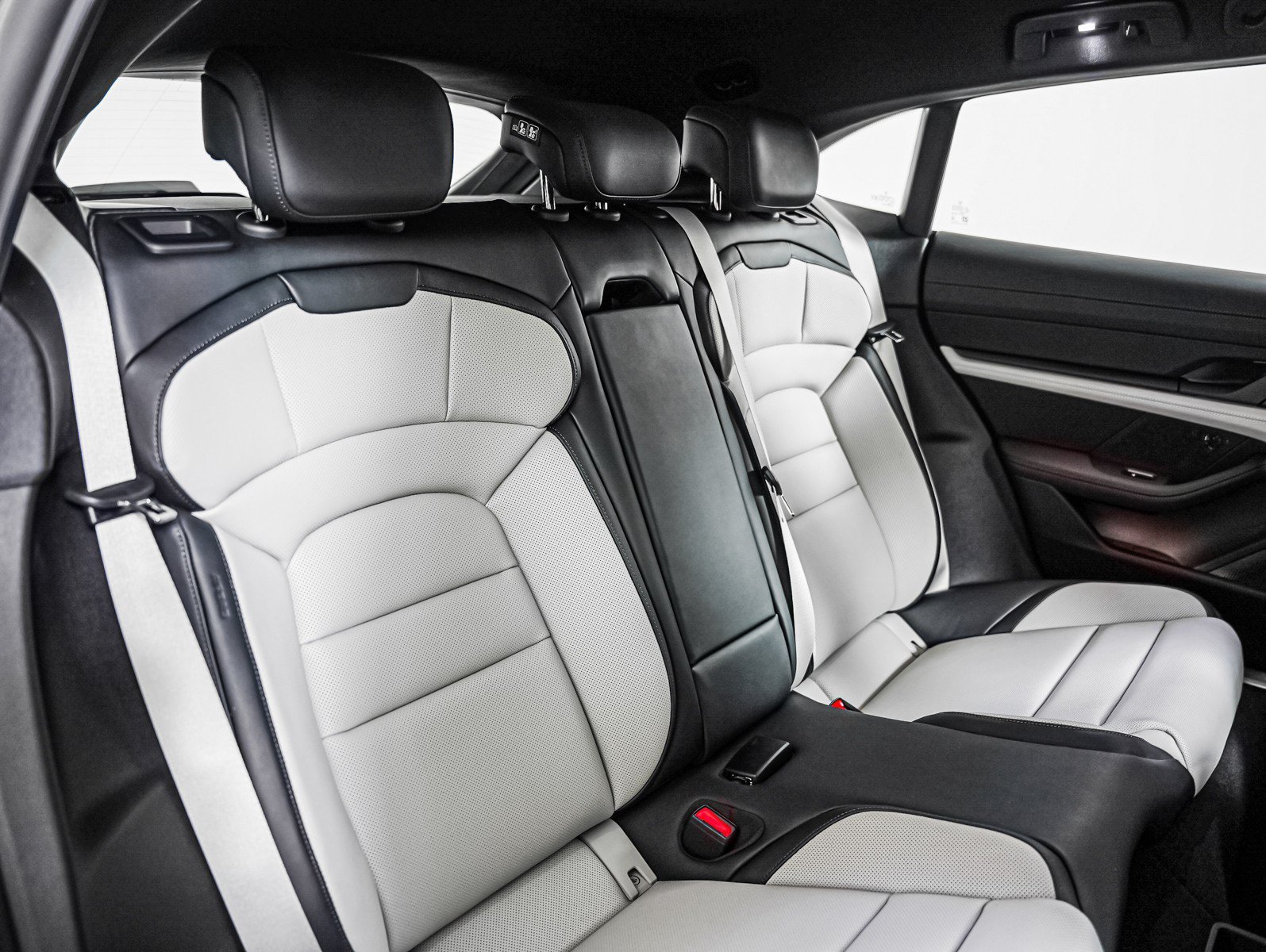 New 2026 ICE GREY M Porsche 4S Cross Turismo image 6