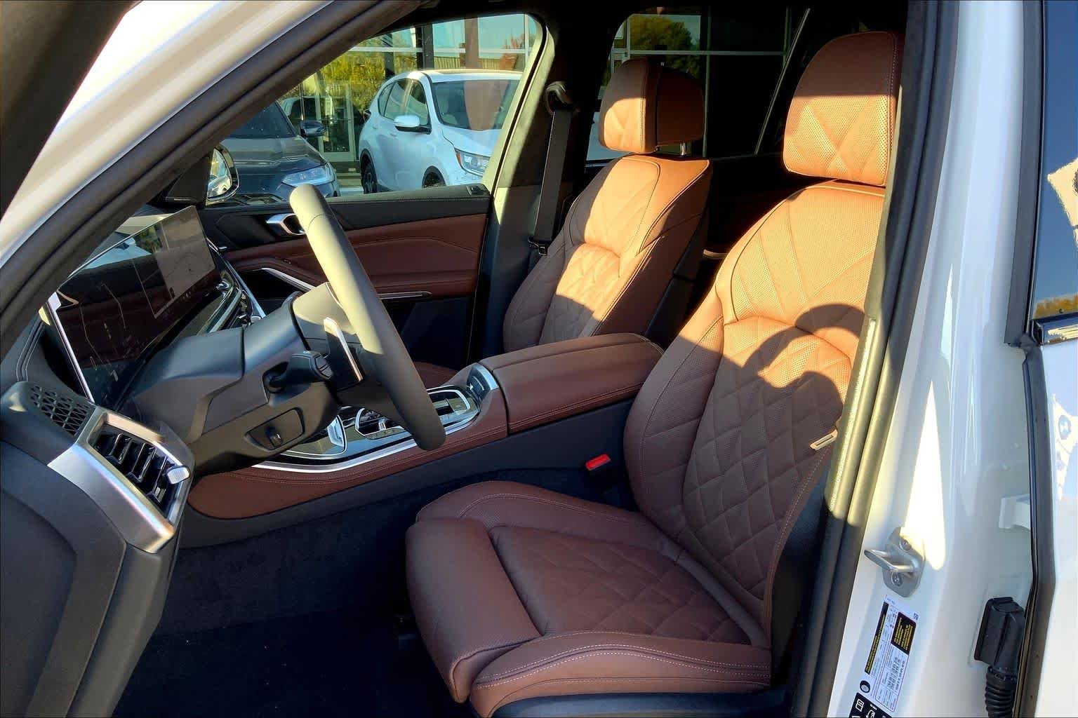 New 2026 Alpine White BMW xDrive40i image 9