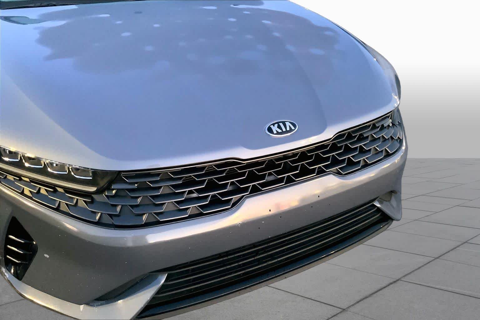 Used 2021 Everlasting Silver Kia EX image 27