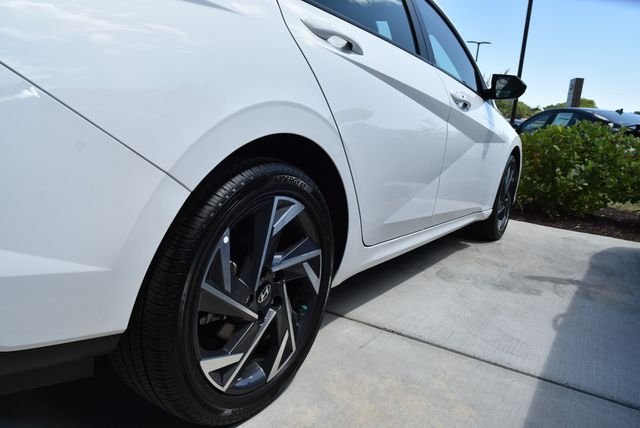 2025 Hyundai Elantra Blue - Photo 8