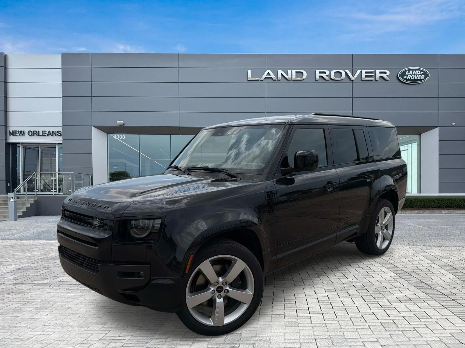 2026 Land Rover Defender 130 X-Dynamic SE P400's photo