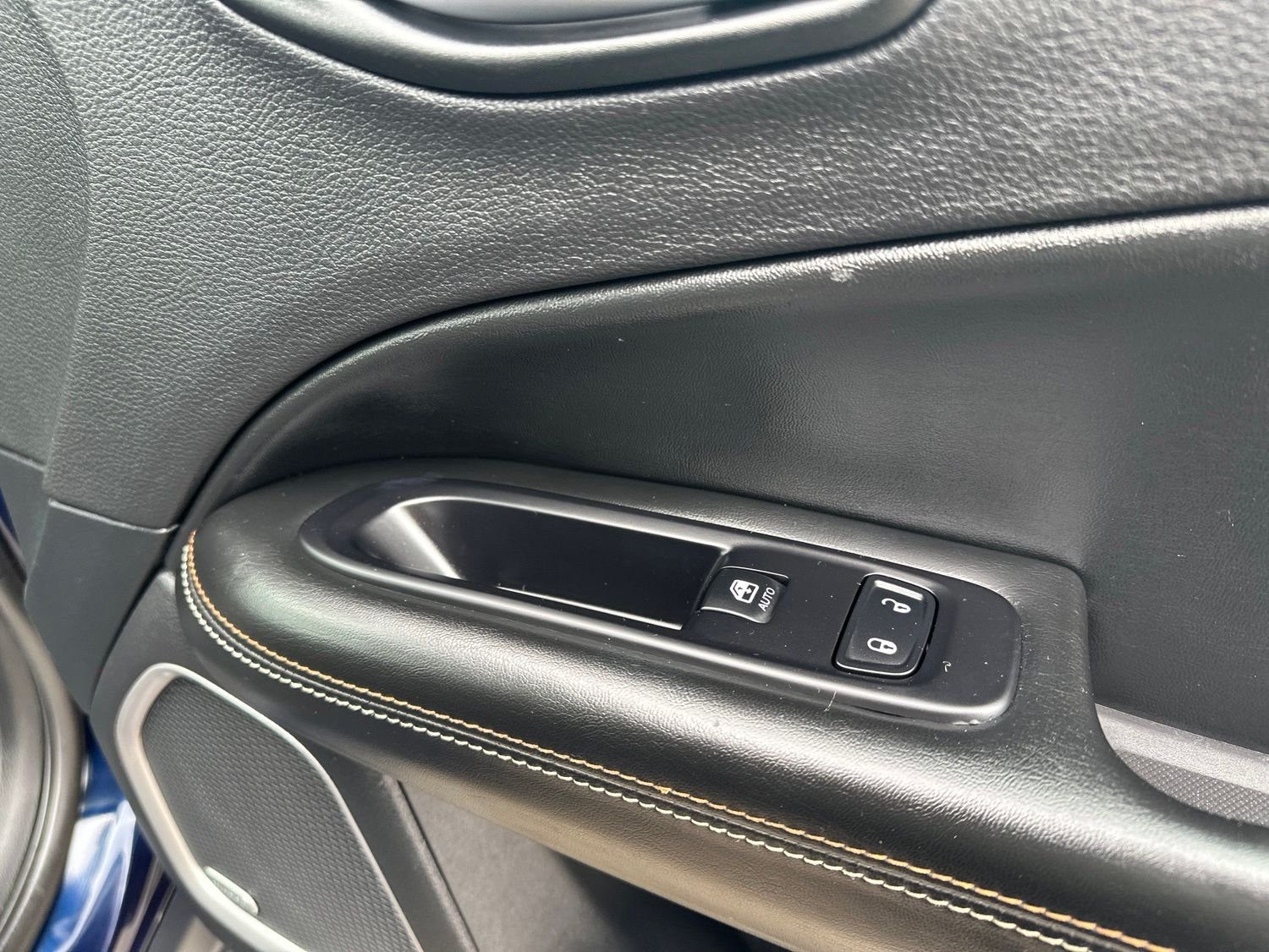 Used 2021 Blue Jeep Latitude image 36