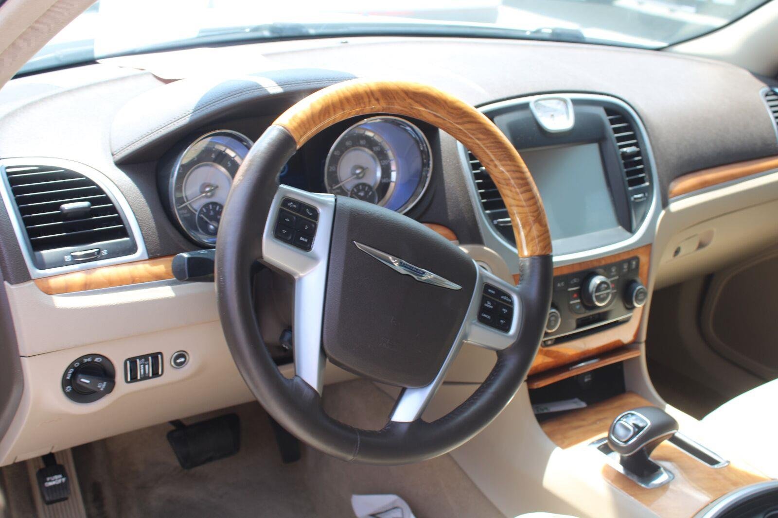 Used 2014 Bright White Clearcoat Chrysler 300C image 8