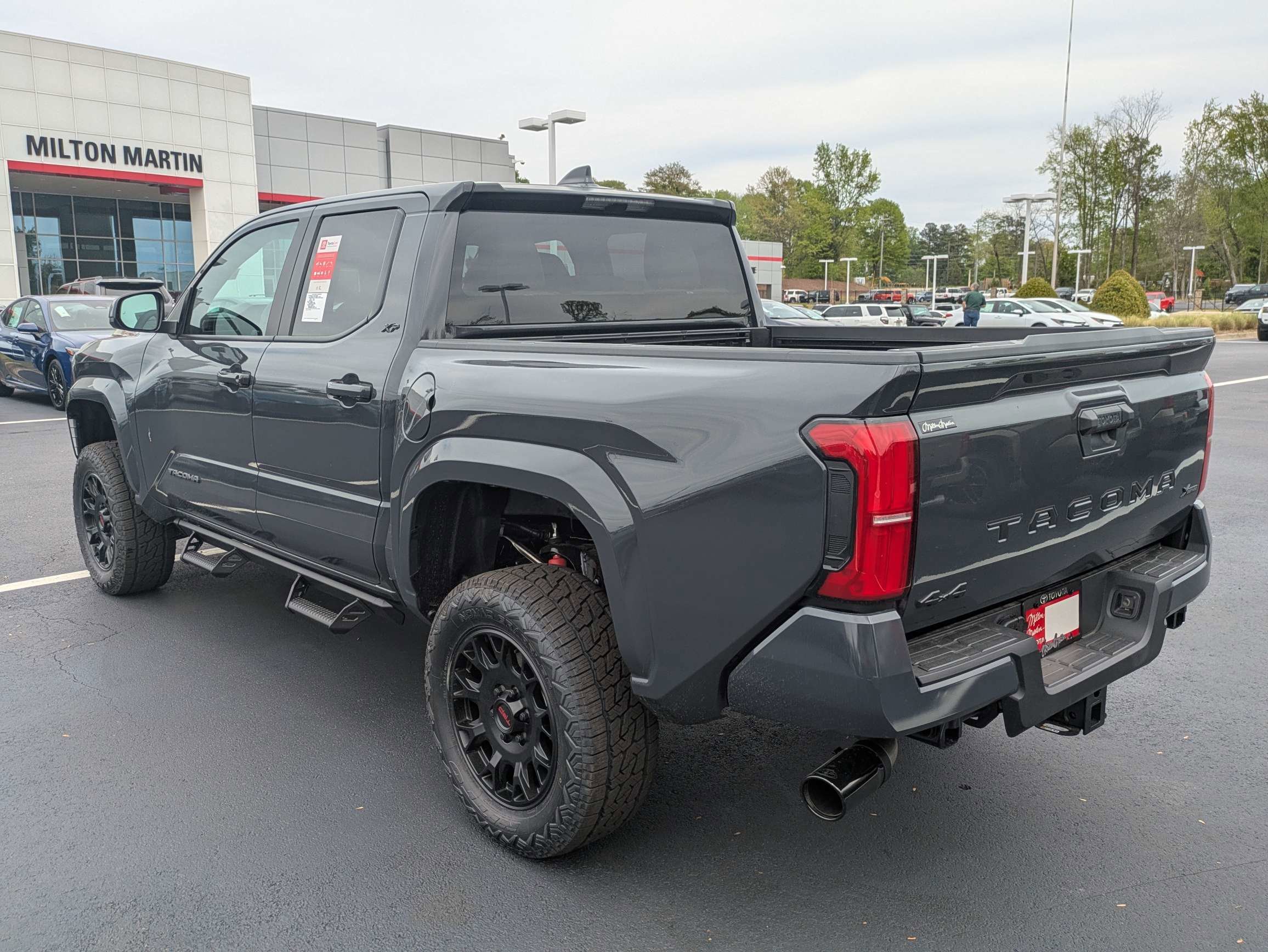 2026 Toyota Tacoma SR5 - Photo 7