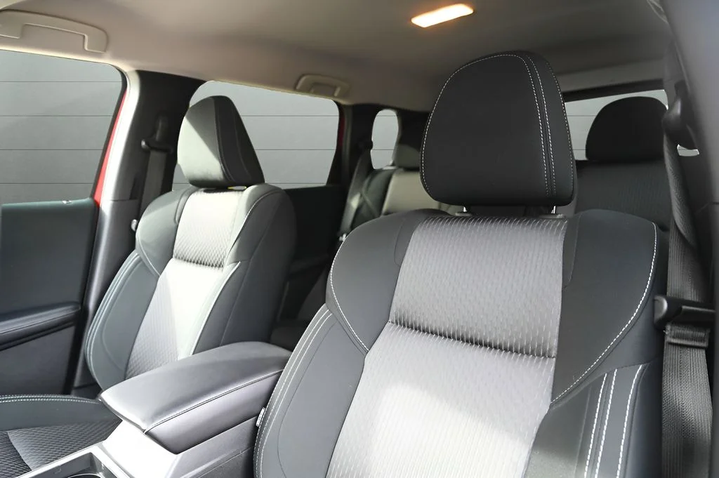 Used 2024 Red Mitsubishi ES image 19